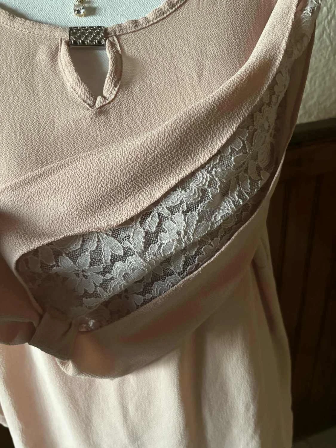 Blusa elegante rosa pálido con detalles de encaje - Talla 2XL / 44 – photo 2